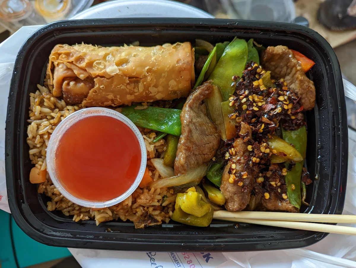 套餐 四川牛肉 猪肉蛋卷 炒饭 Combo Szechuan Beef Pork Egg Roll Fried Rice